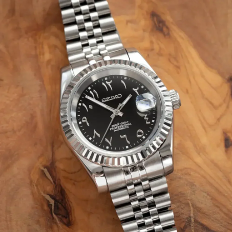 SEIKOJUST | BLACK ARABIC DIAL